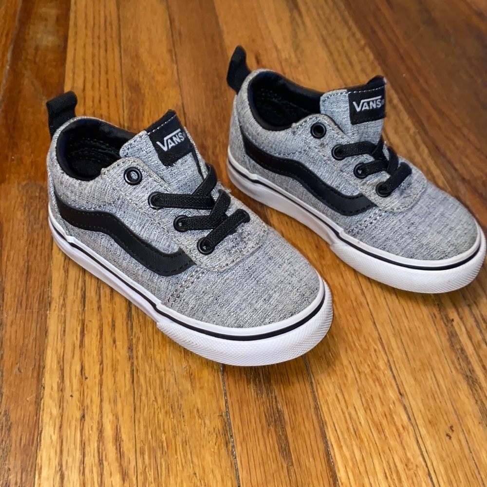 Vans ward toddler slip on she’s size 6.